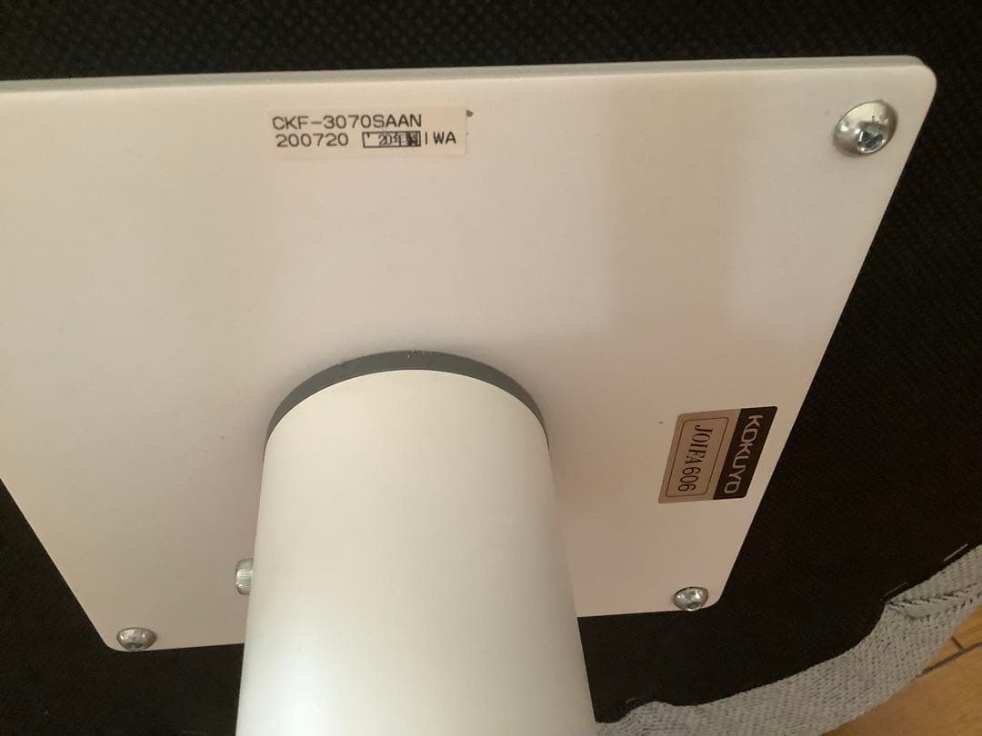 コクヨ　回転式チェア①