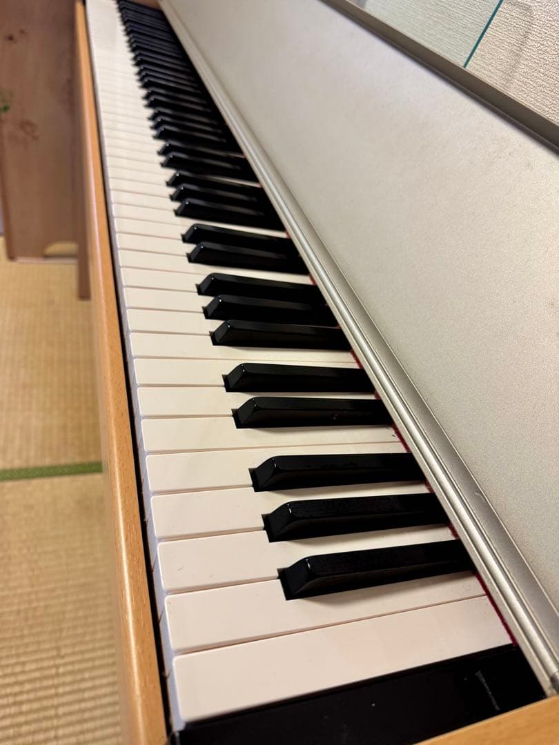 電子ピアノ　Roland F-100 88鍵盤