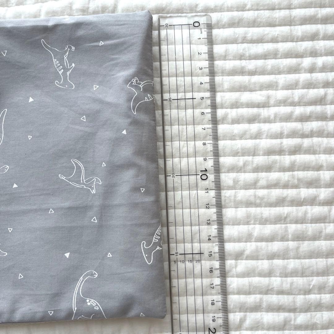 専用★ラスト★ハンドメイド✳︎巾着　恐竜柄グレー　コップ袋などに♩母made品