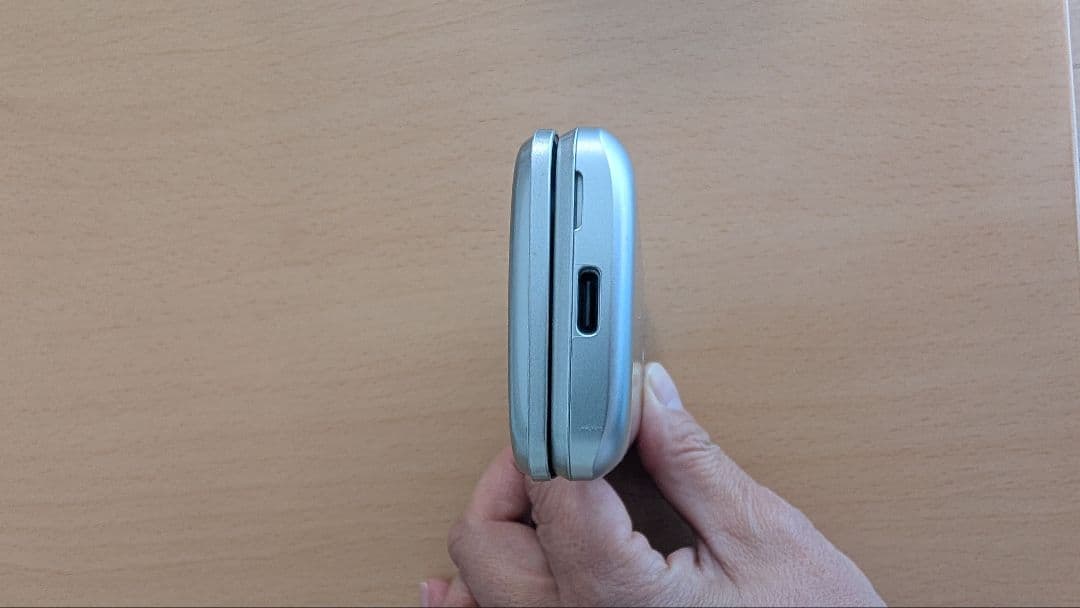 【美品】au かんたんケータイ KYF41本体 卓上ホルダ 電源コード