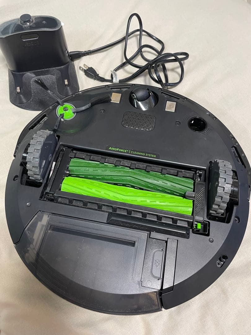 黒いロボット掃除機 HEPAフィルター付き