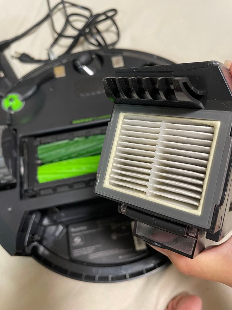 黒いロボット掃除機 HEPAフィルター付き
