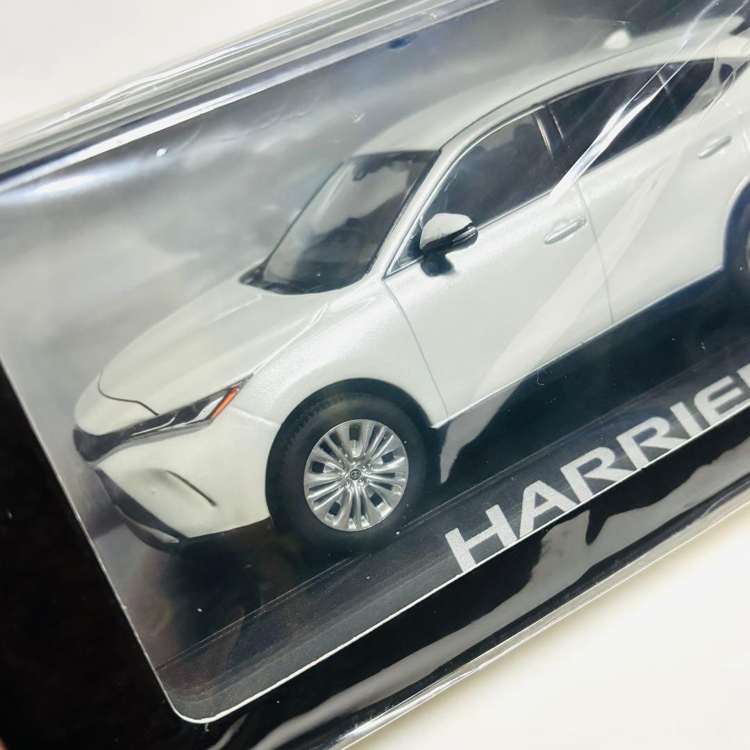 トヨタ ハリアー 1/30 ミニカー ホワイトパール 新品 未開封品