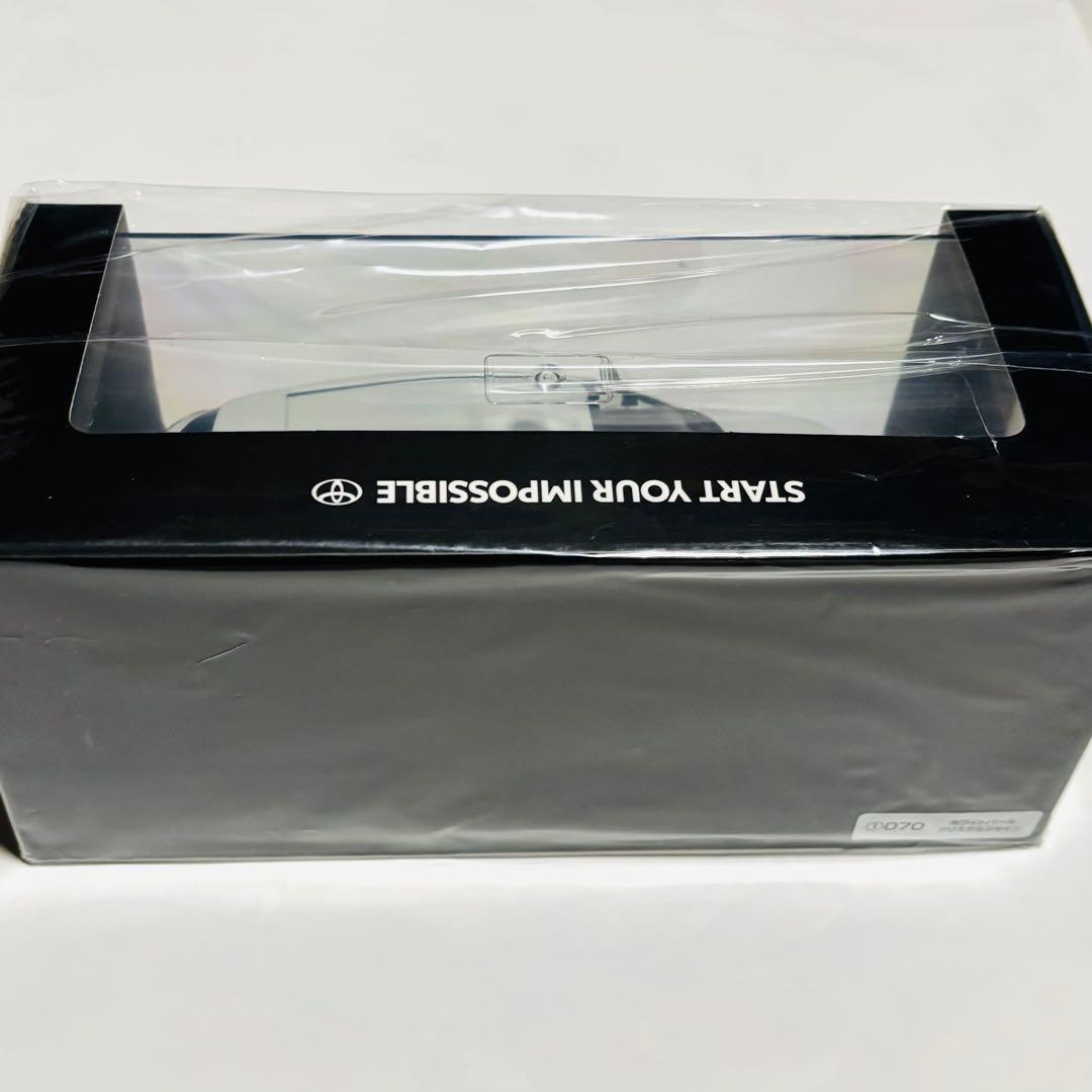トヨタ ハリアー 1/30 ミニカー ホワイトパール 新品 未開封品