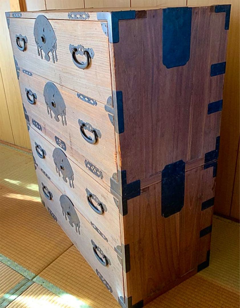【戦前の桐箪笥】4段 (2段×2棹)扇型の金具 アンティーク 作り手の記載あり