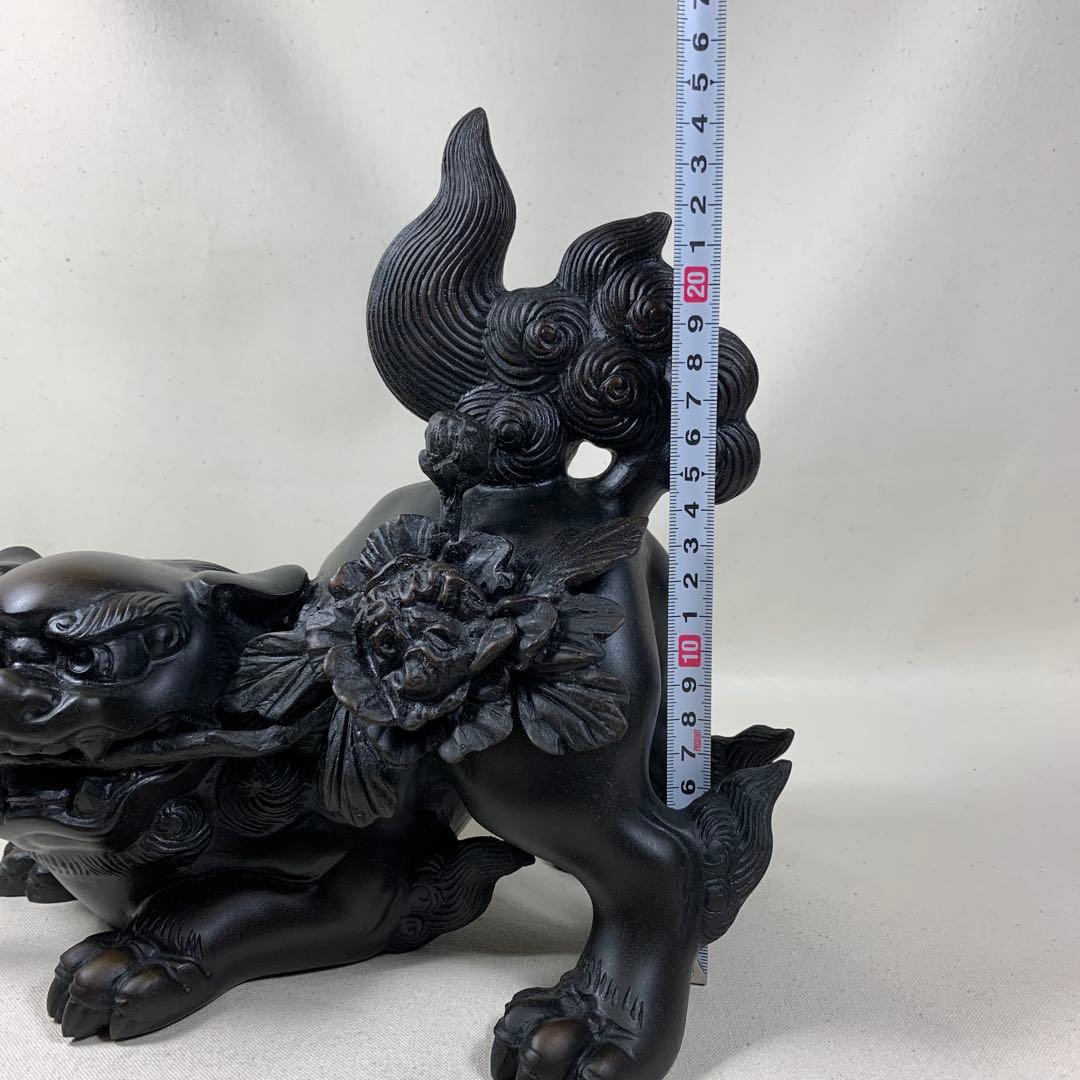 牡丹を咥えた唐獅子置物　銅器　高さ約25センチ