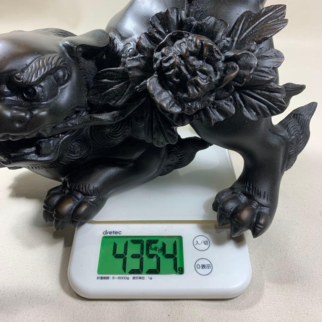 牡丹を咥えた唐獅子置物　銅器　高さ約25センチ
