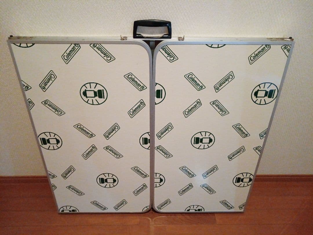 【Coleman】Tri-folding Table 8