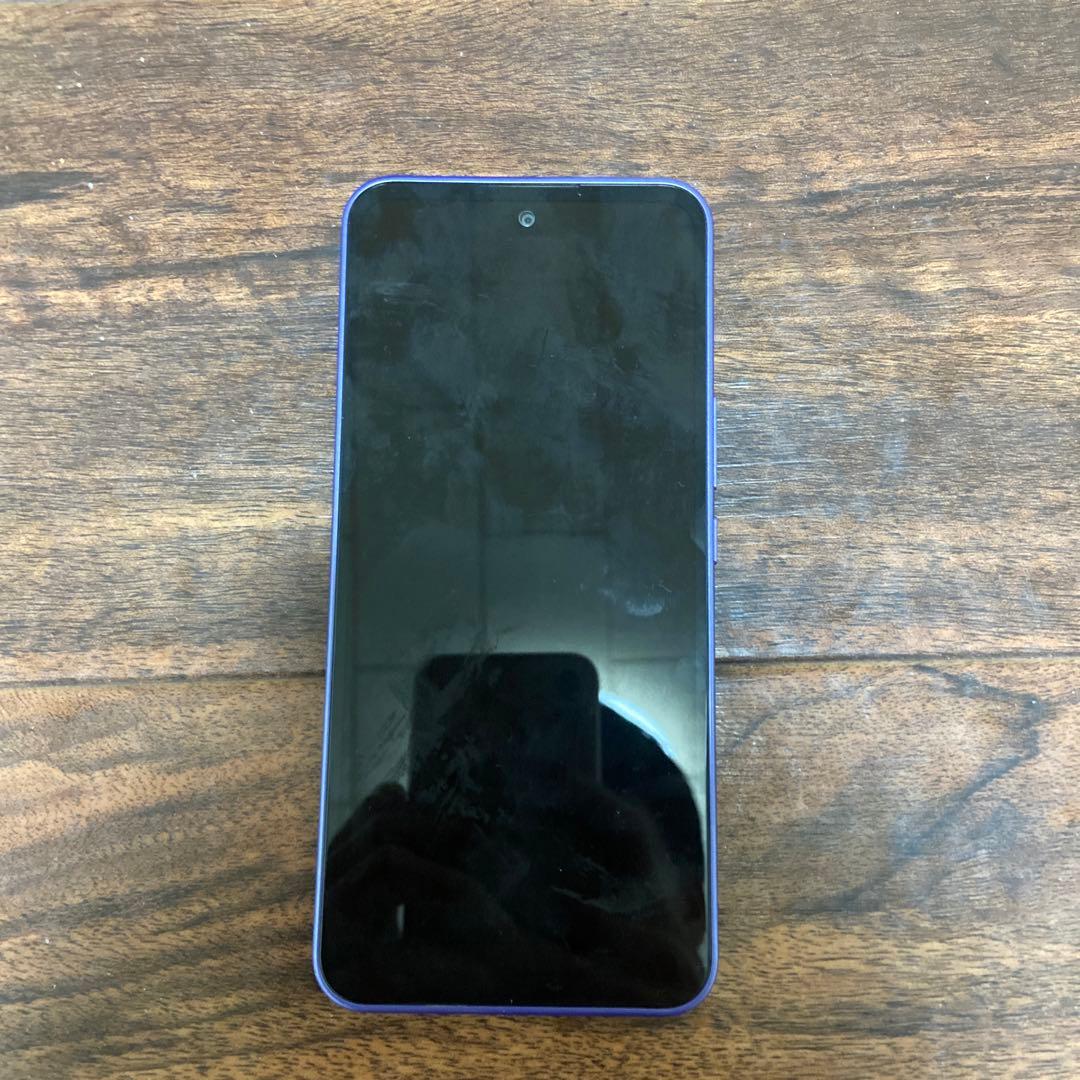 パープル スマートフォン トリプルカメラ