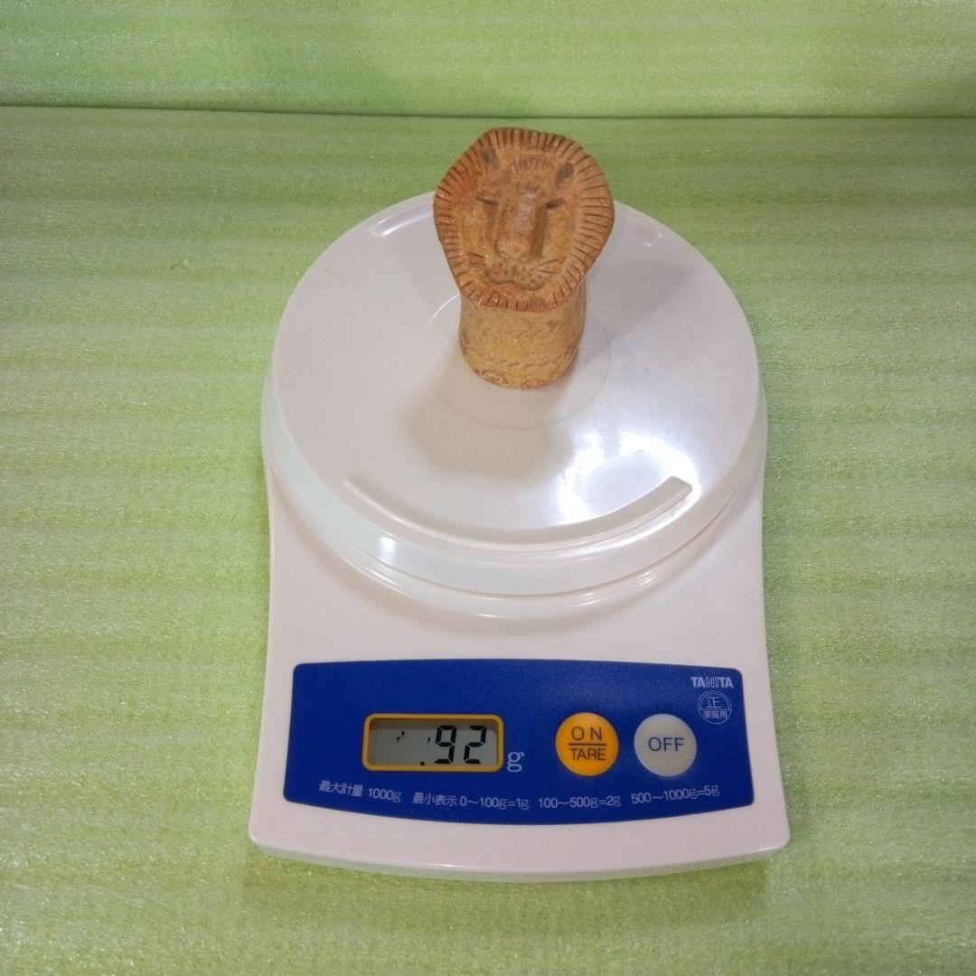 ライオンと思われる置物　※頭の後ろに大きな欠けがございます（要写真確認）