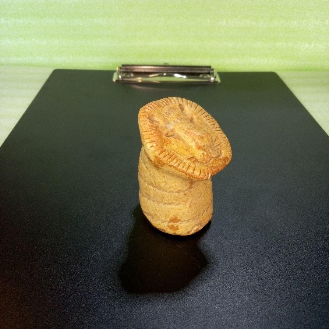 ライオンと思われる置物　※頭の後ろに大きな欠けがございます（要写真確認）