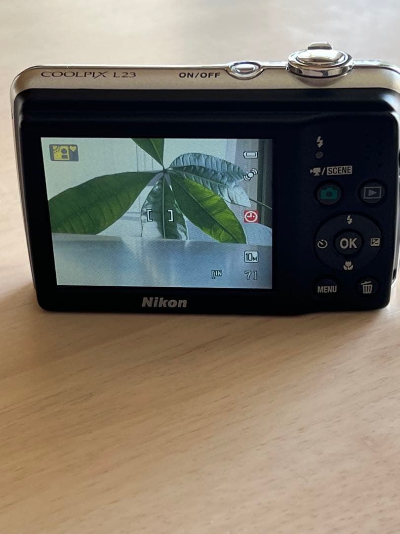 【動作美品】ニコンCOOLPIX シルバー 8GB SDカード付き