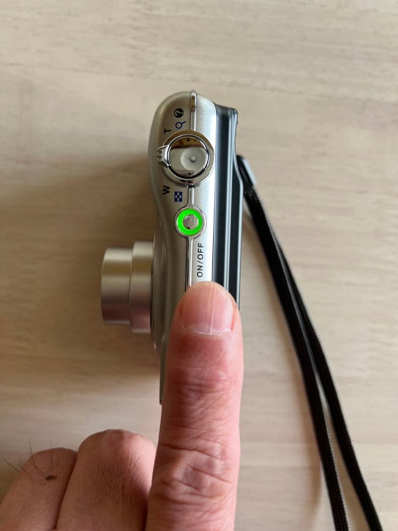 【動作美品】ニコンCOOLPIX シルバー 8GB SDカード付き