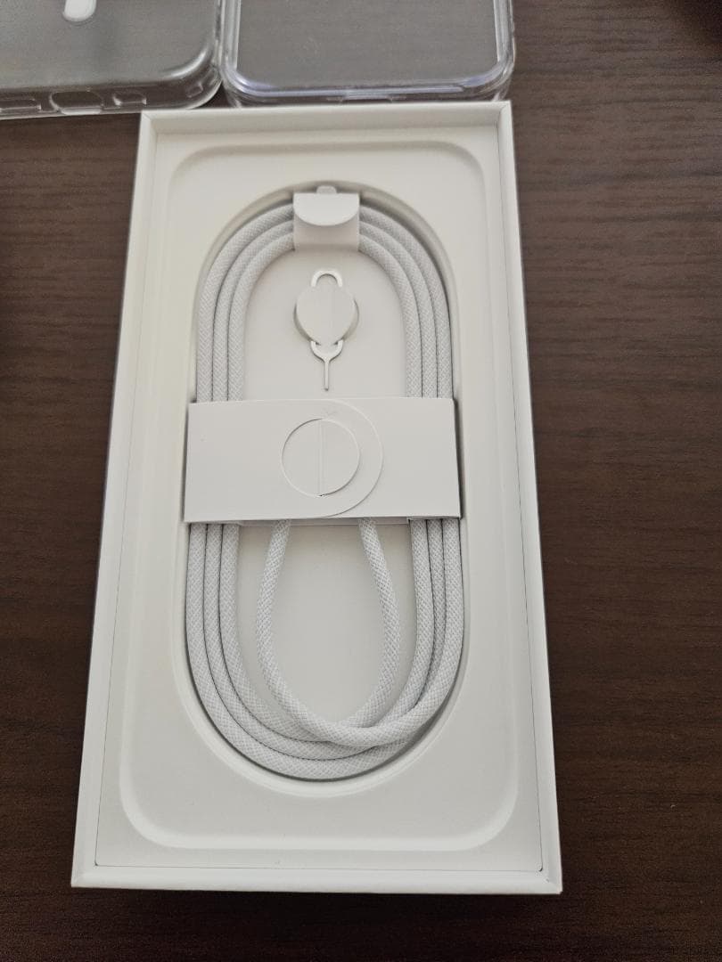 iPhone 16e 128GB ホワイト　SIMフリー 美品