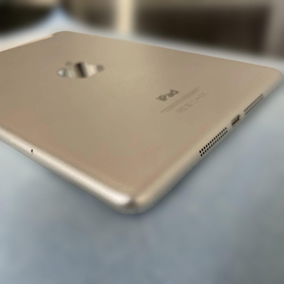 Apple iPad mini3 64GB セルラーモデル　シルバー