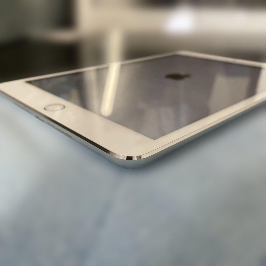 Apple iPad mini3 64GB セルラーモデル　シルバー