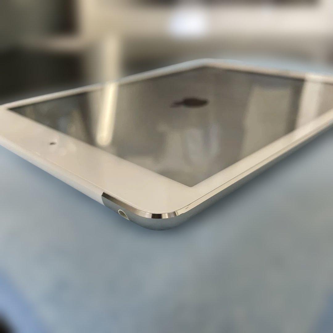 Apple iPad mini3 64GB セルラーモデル　シルバー