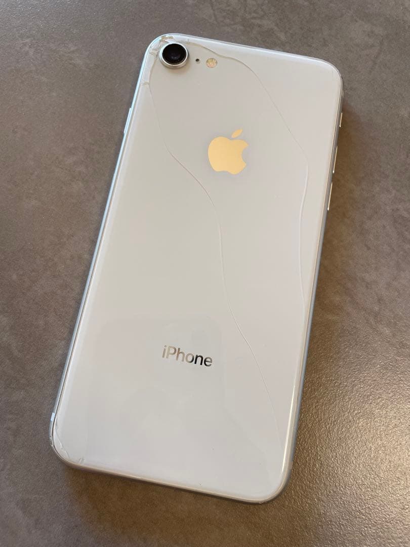 中古　iPhone 8 ホワイト 充電ケーブル付