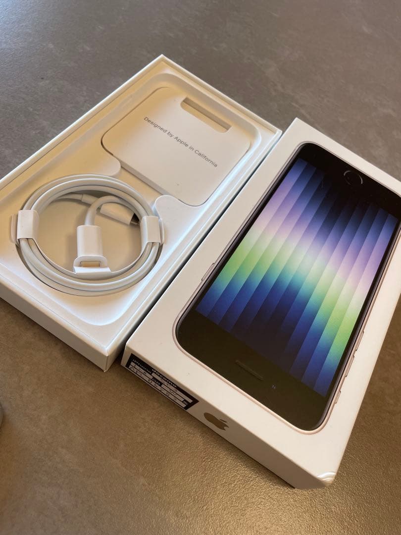 中古　iPhone 8 ホワイト 充電ケーブル付