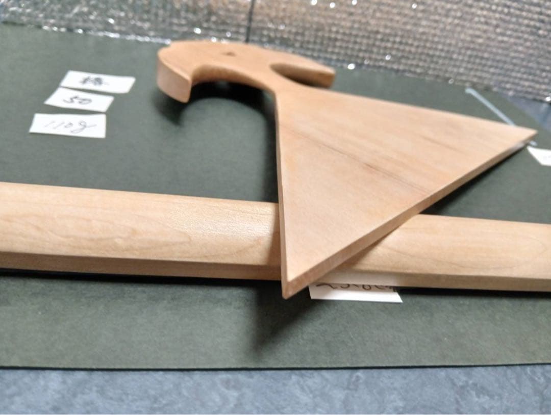 〔50〕薩摩琵琶用 撥・椿（25.6cm）