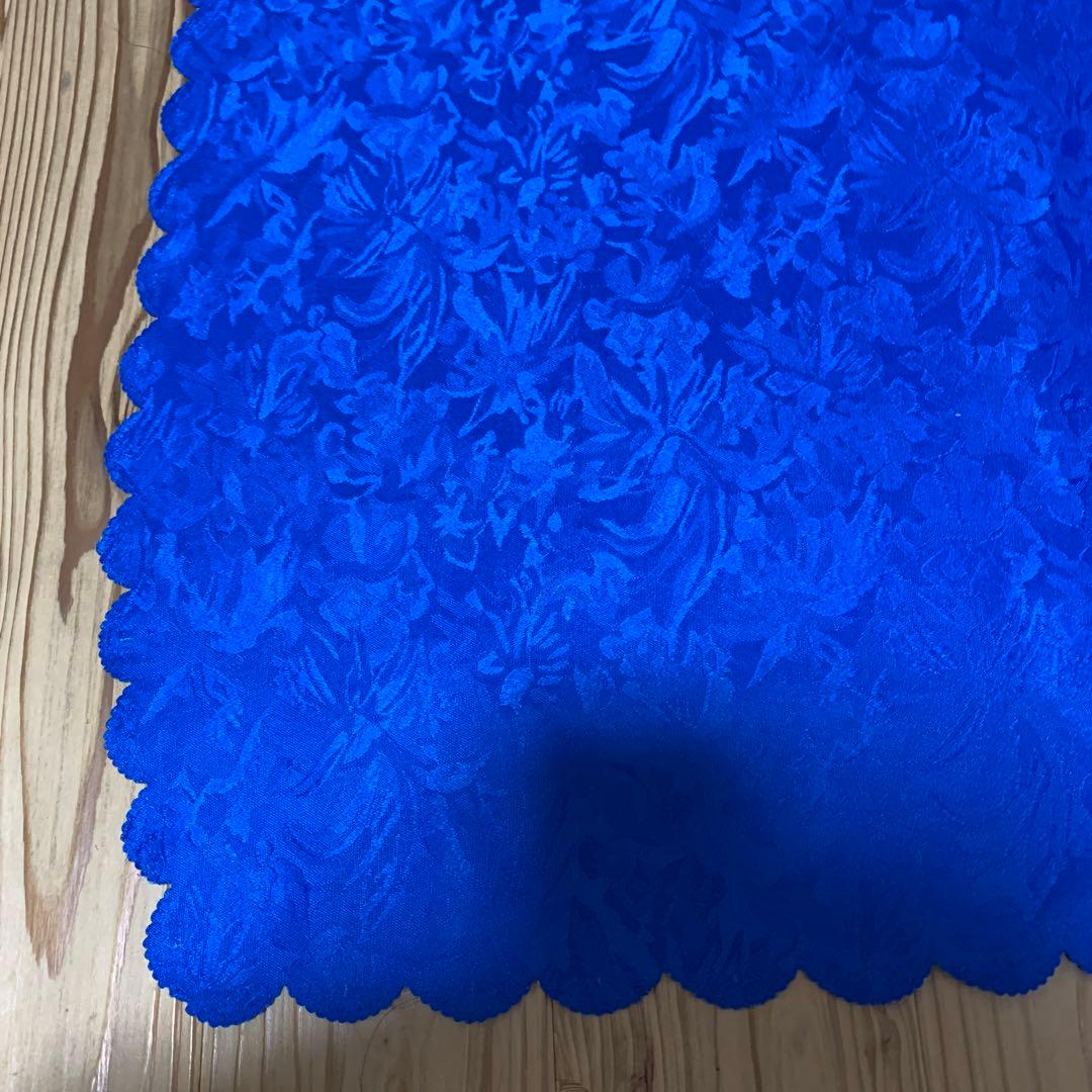 テーブルクロス　青色花柄