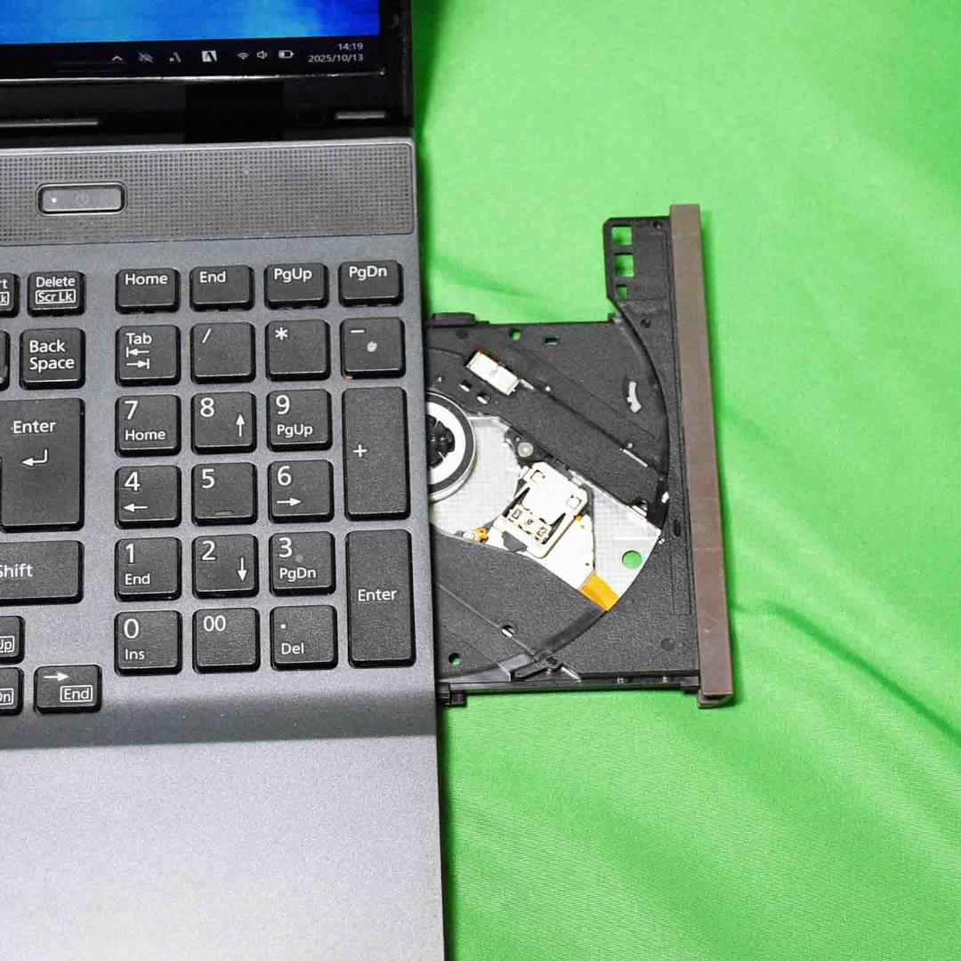 富士通LIFEBOOK WA2/D1/Intel Core i3/SSD+HDD