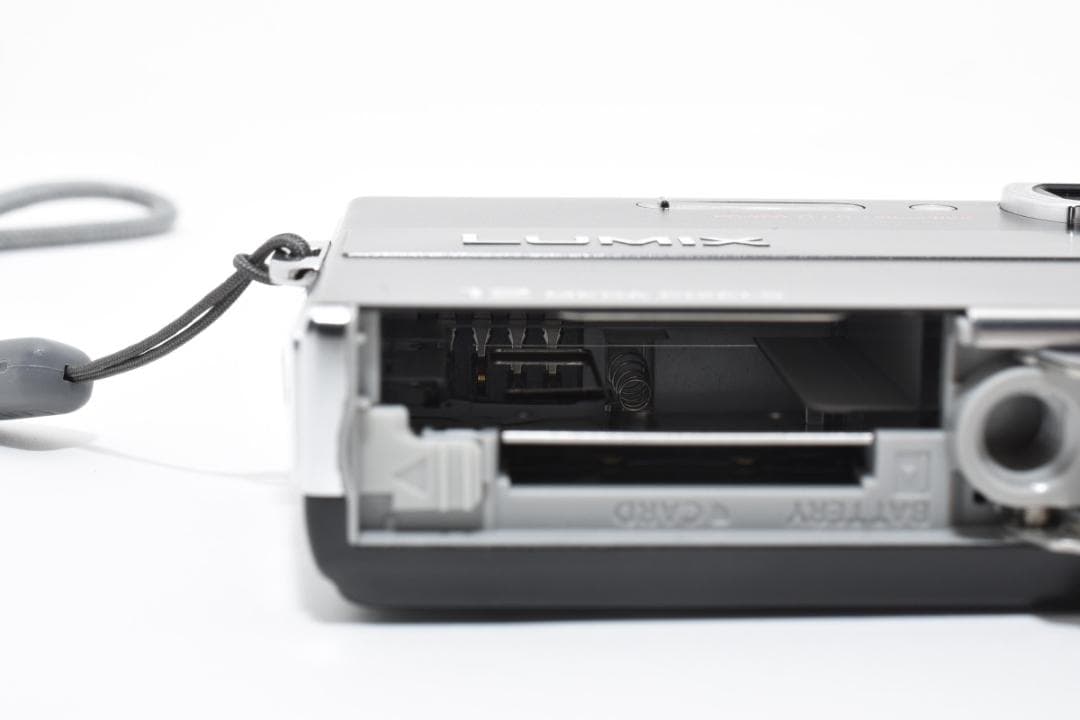 《 美品 》 パナソニック　Panasonic LUMIX DMC-FP8