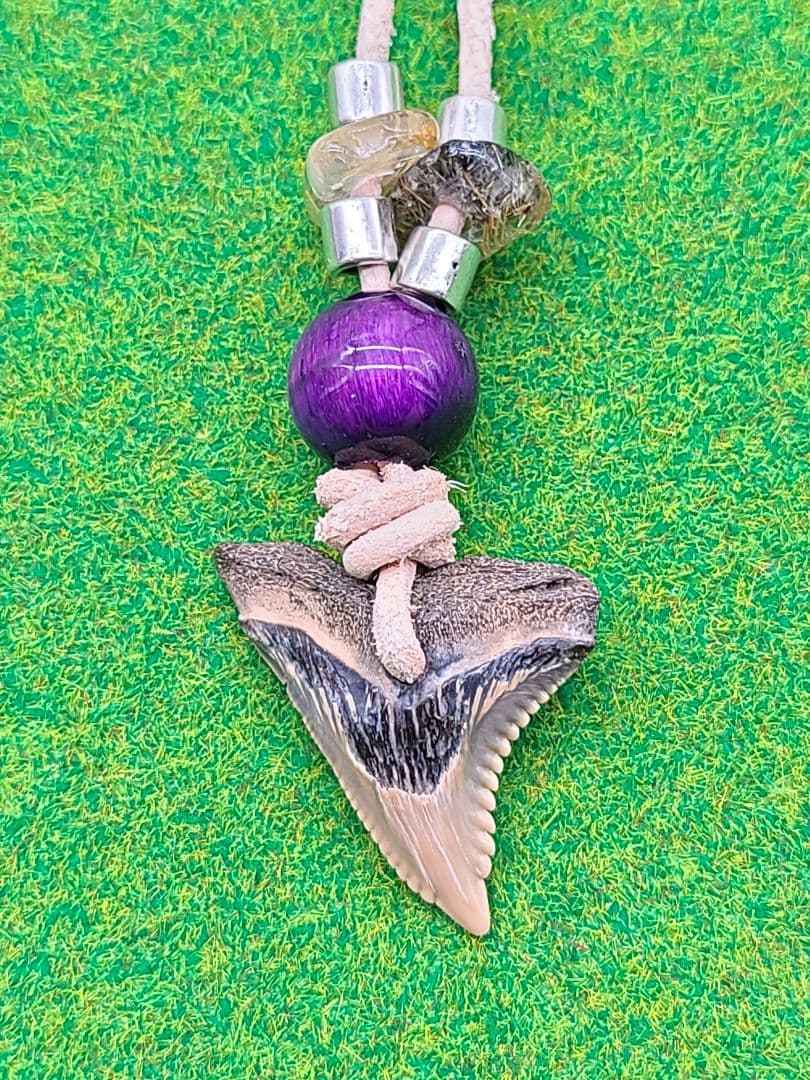 カマヒレザメ　ネックレス　ペンダント　化石　DIY　DB3　TAKUMI