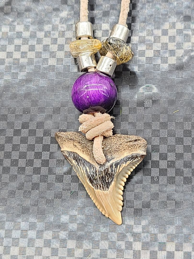 カマヒレザメ　ネックレス　ペンダント　化石　DIY　DB3　TAKUMI