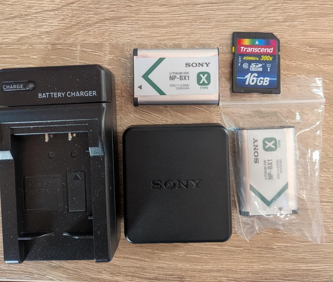SONY Cyber shot DSC-WX350と付属品