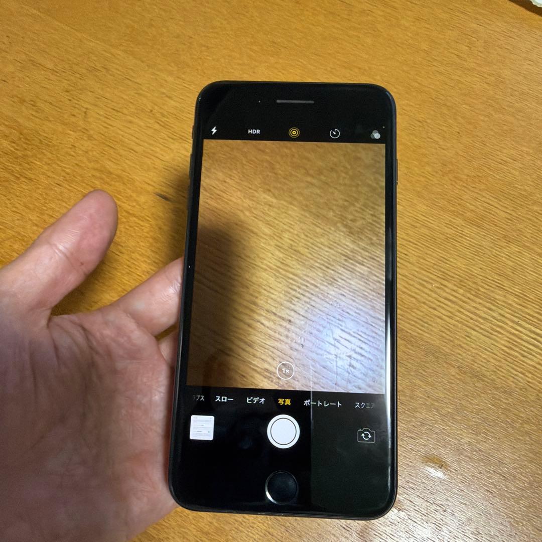 Apple iPhone 7 ブラック 256GB カメラのガラス割れ