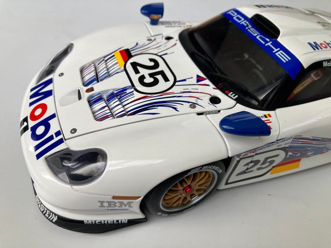 AUTOart 1/18 ポルシェ911GT1 #25 1997年ルマン24時間