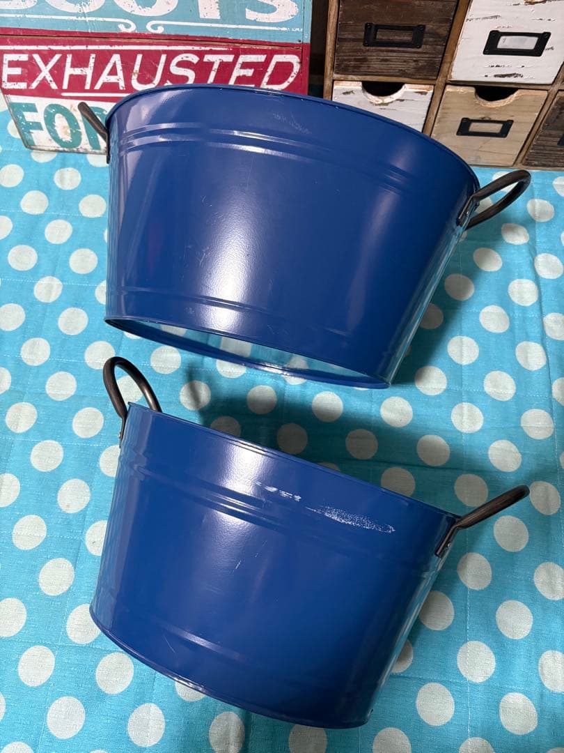 値下げ⤵︎特大サイズ　ブルーバスケット缶　大小セット　ホーロー風バスケット