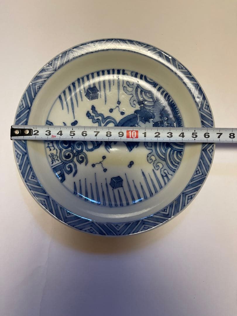 青白磁 龍絵皿 木箱入り陶器の皿。