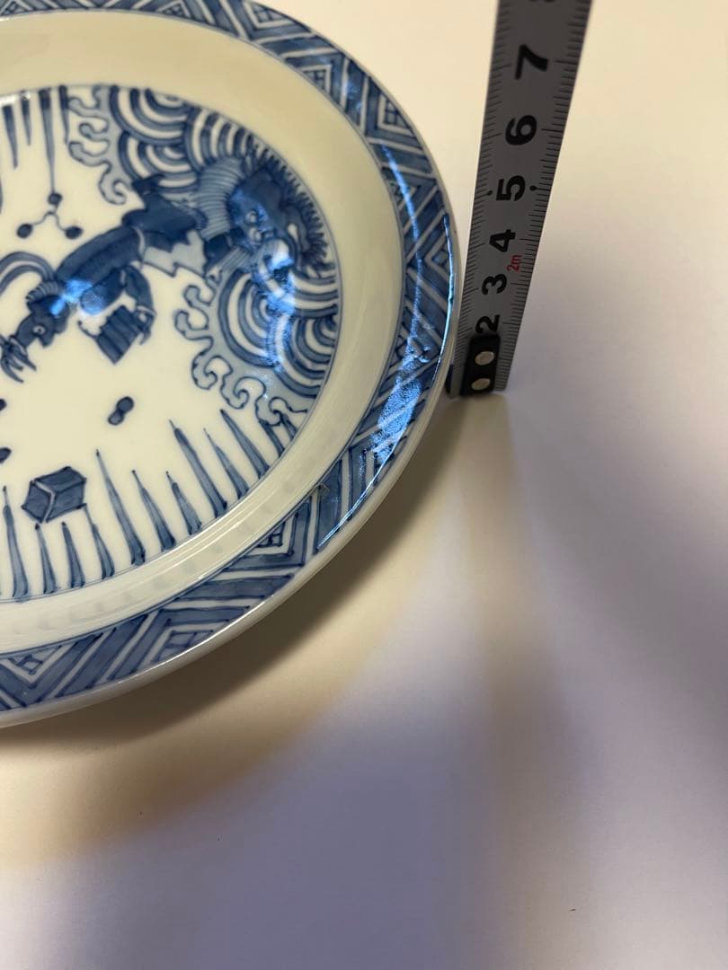 青白磁 龍絵皿 木箱入り陶器の皿。