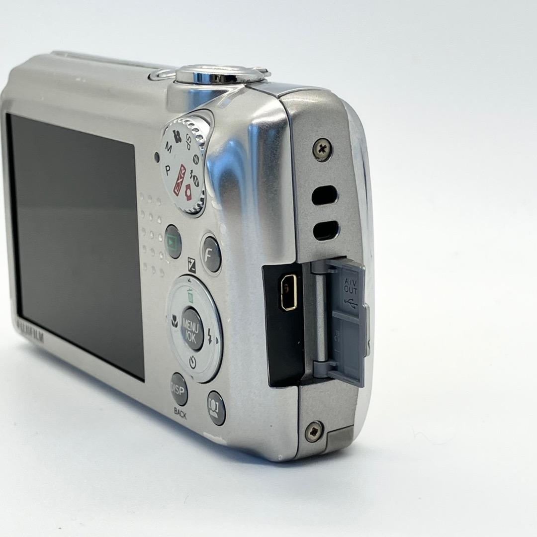 FUJIFILM FinePix F70EXR デジカメ シルバー 充電器 匿名