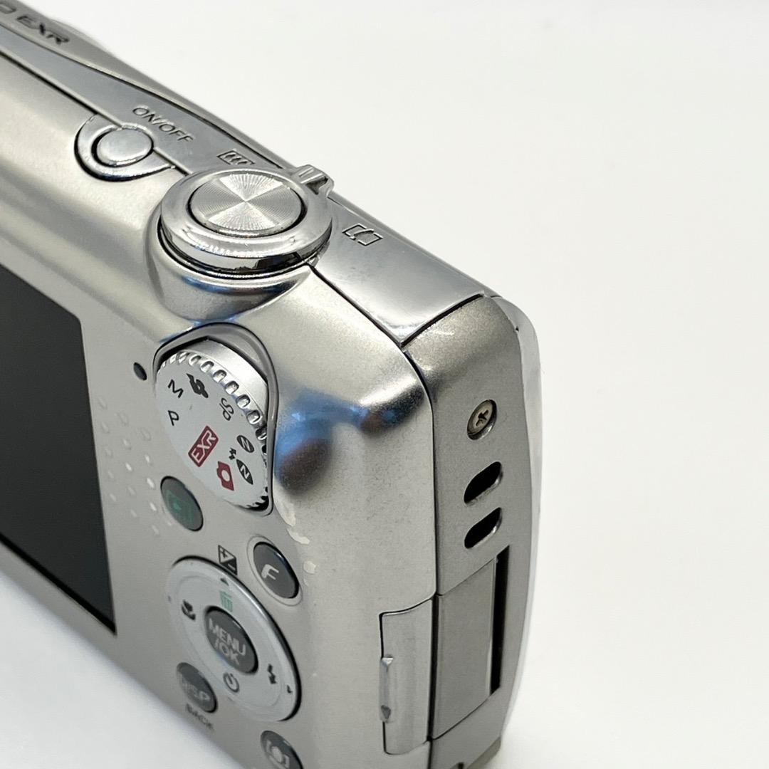 FUJIFILM FinePix F70EXR デジカメ シルバー 充電器 匿名