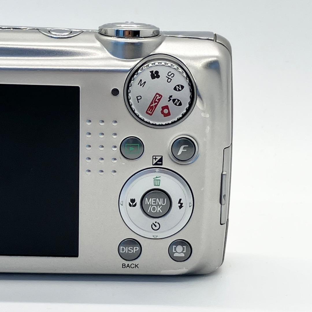 FUJIFILM FinePix F70EXR デジカメ シルバー 充電器 匿名