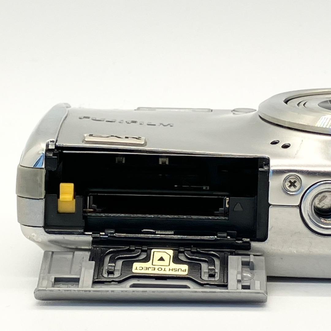 FUJIFILM FinePix F70EXR デジカメ シルバー 充電器 匿名