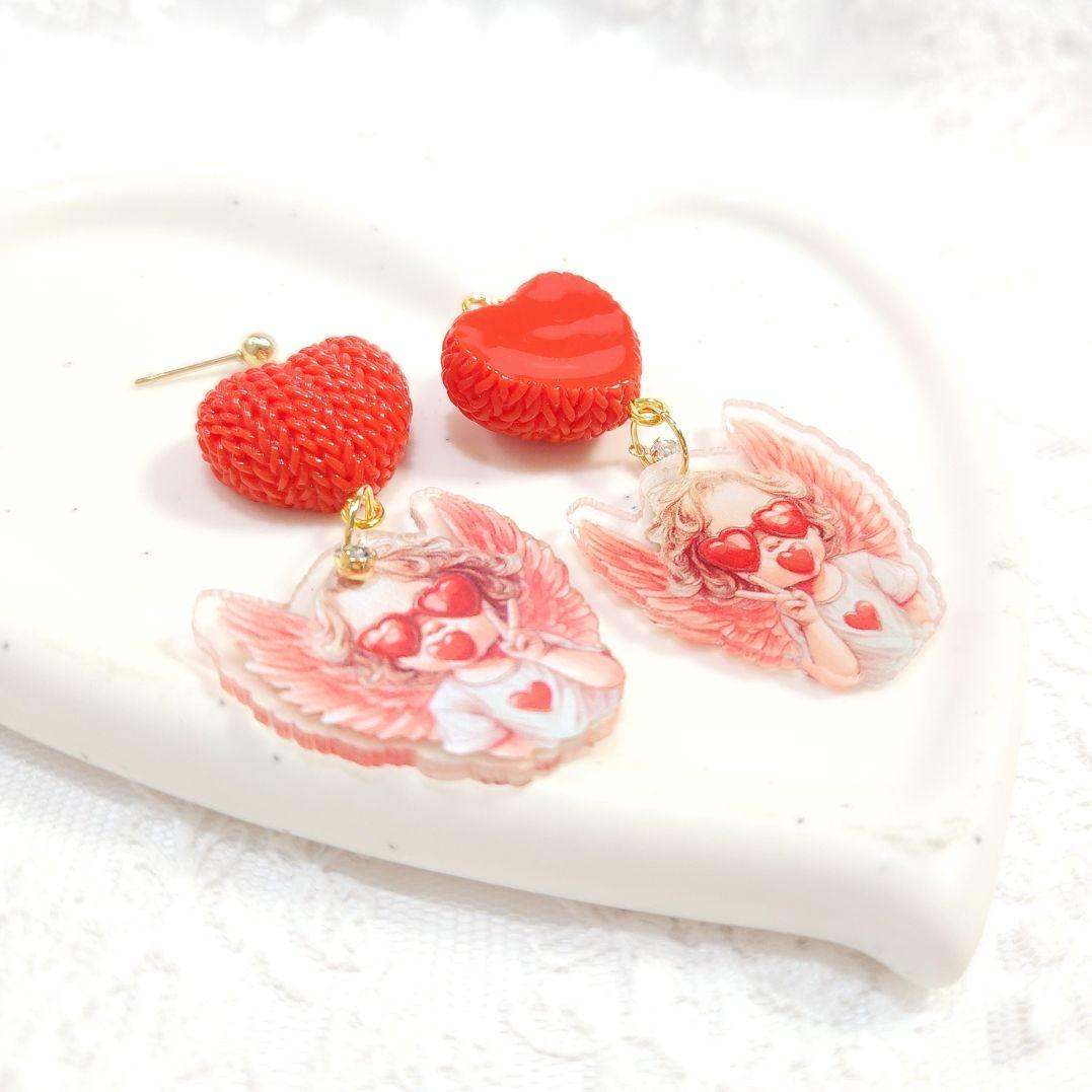 ぷっくり編み込みニットハートとハートに包まれたエンジェルキッツのピアス♡