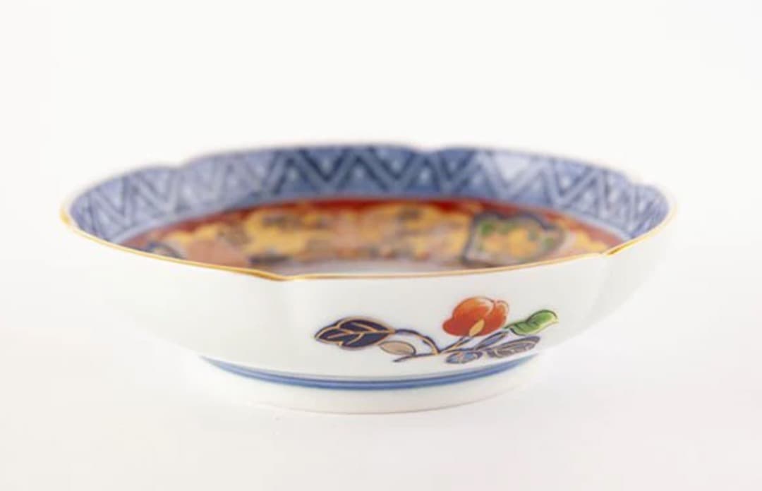 値下げ　新品　有田焼　極錦金彩古伊万里様式　和皿　直径17.5cm　其泉窯　①