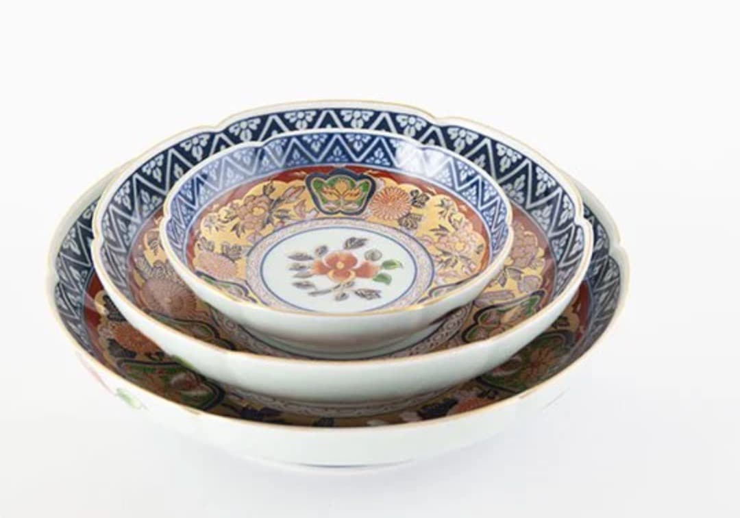 値下げ　新品　有田焼　極錦金彩古伊万里様式　和皿　直径17.5cm　其泉窯　①