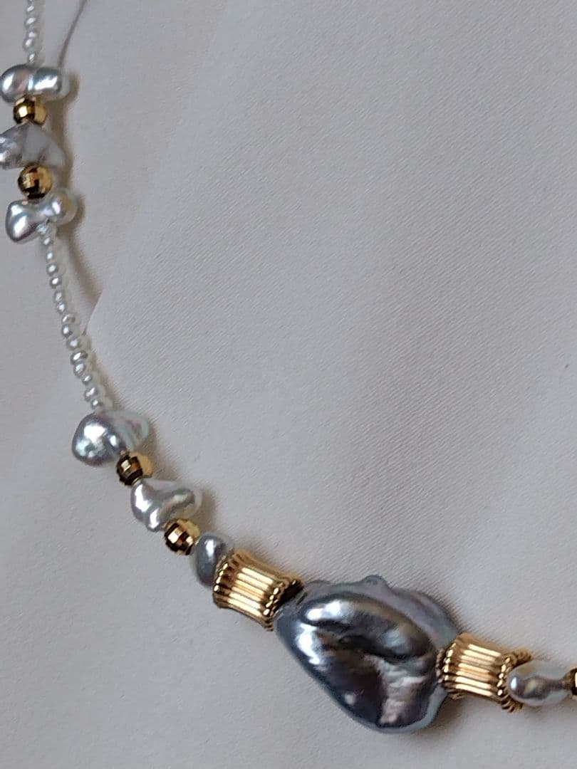 白蝶、黒蝶真珠ケシパールと、アコヤ真珠砂芥子パールの、オメガ風ネックレス