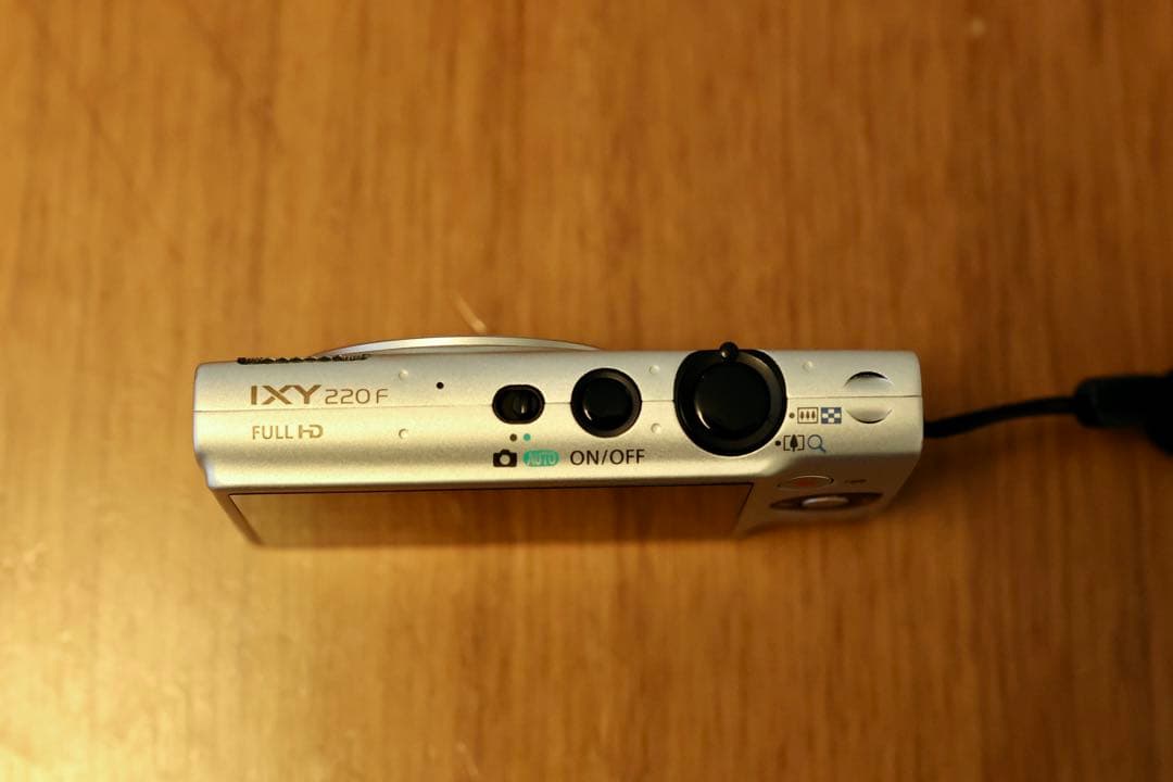 【美品】【完動品】キヤノン IXY 220F 新品バッテリー付き
