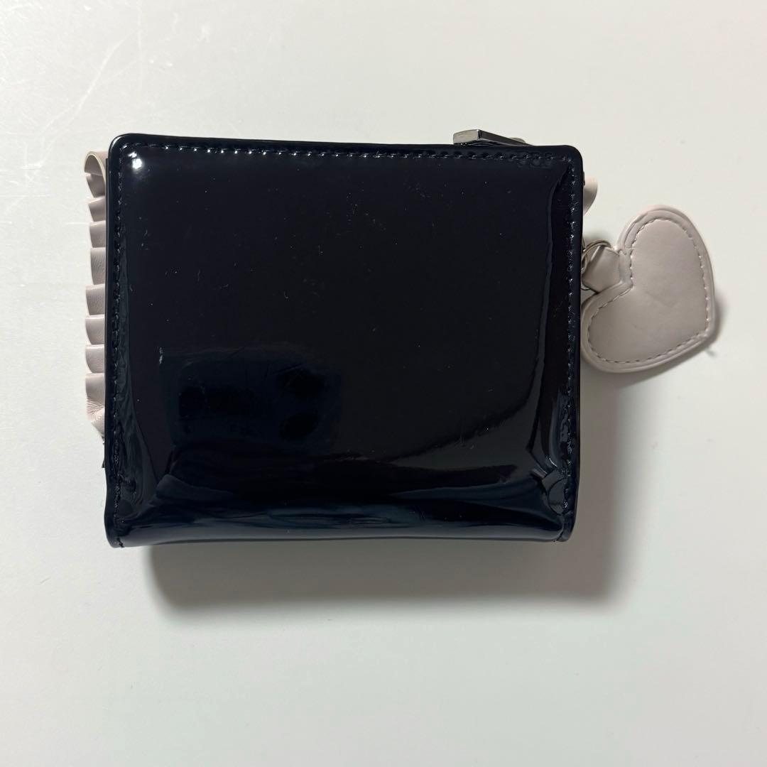 pium フロントリボンエナメルフリルウォレット 財布 ブラック