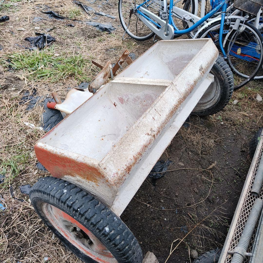 型式不明 肥料散布機 石灰 トラクター パーツ 作業機