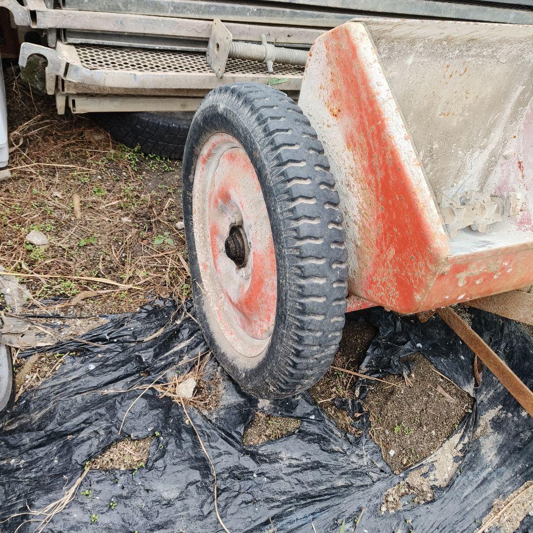 型式不明 肥料散布機 石灰 トラクター パーツ 作業機