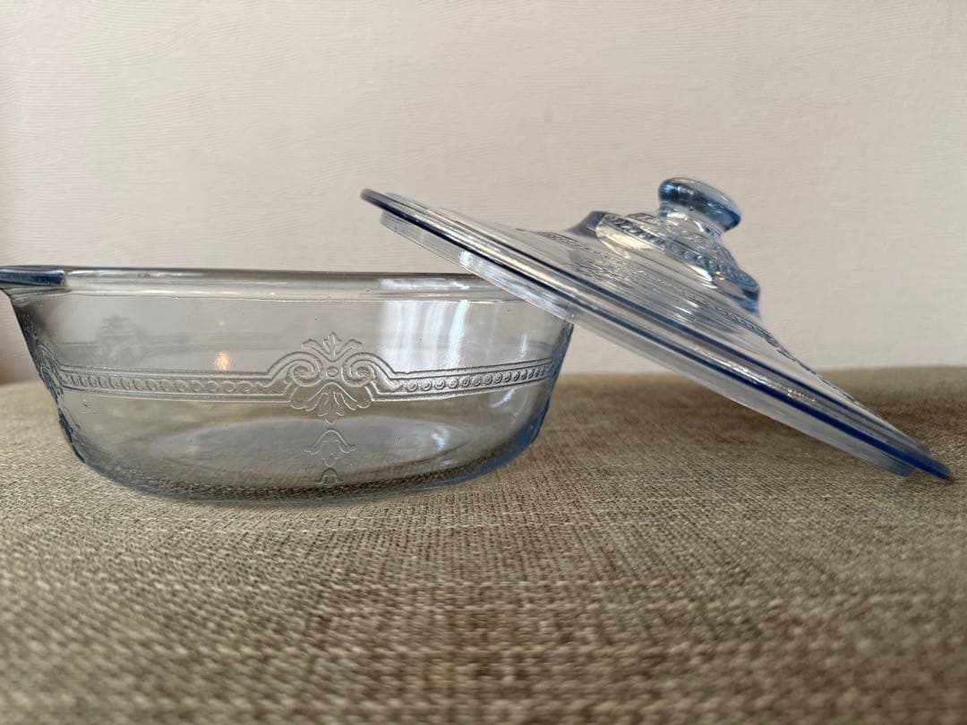 アメリカのアンティーク食器　ガラス製 蓋付き