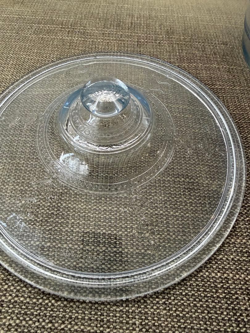 アメリカのアンティーク食器　ガラス製 蓋付き