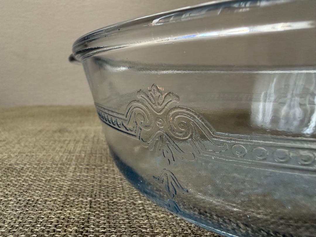 アメリカのアンティーク食器　ガラス製 蓋付き